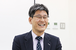 平田 伸行氏