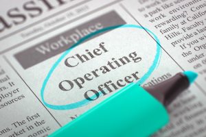 Chief Operating Officerと書かれた用紙